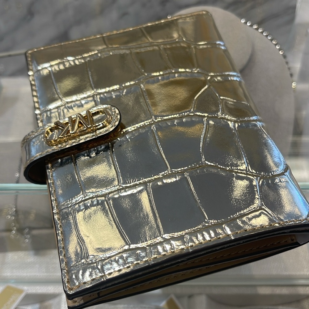 Michael Kors Empire Metallic Crocodile Embossed Leather Passport Wallet
NWT - Picture 5 of 16